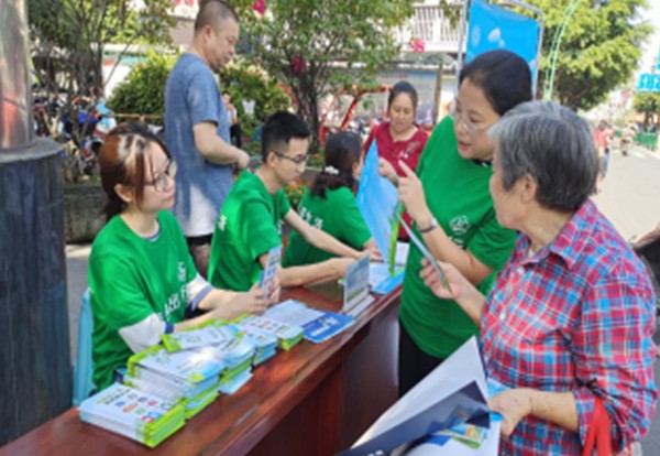 眉山市青神县机关服务中心开展“绿水青山 节能增效”宣传活动